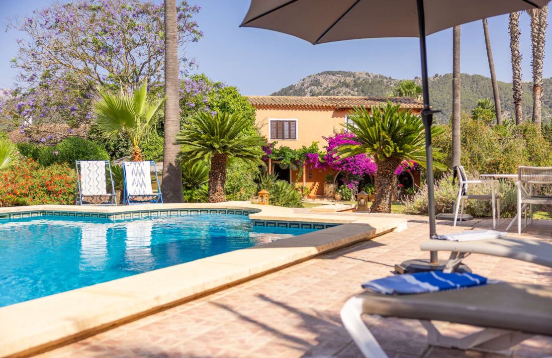 Charming Country Retreat near Campanet with Main House & Guesthouse